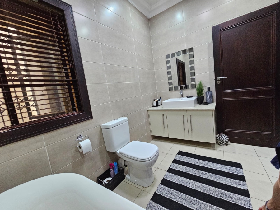 5 Bedroom Property for Sale in Jim Fouchepark Free State